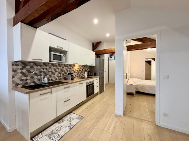 ARES CHARMANT APPARTEMENT T3 HYPER CENTRE