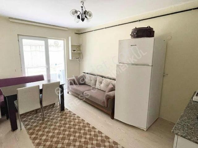 Aress'ten Tramvaya Üç Sokak Mesafede Eşyalı Kiralık 1+1