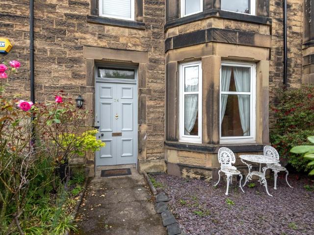 Argyle Crescent, Midlothian EH15 5 bed terraced house to rent £2,950 pcm £681 pw