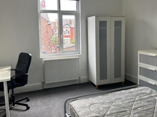 Argyle Avenue, Manchester M14 7 bed semi detached house to rent £3,033 pcm £700 pw