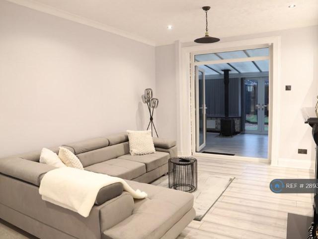 Argyle Avenue, Manchester, M28 3 bed semi detached house to rent £2,450 pcm £565 pw
