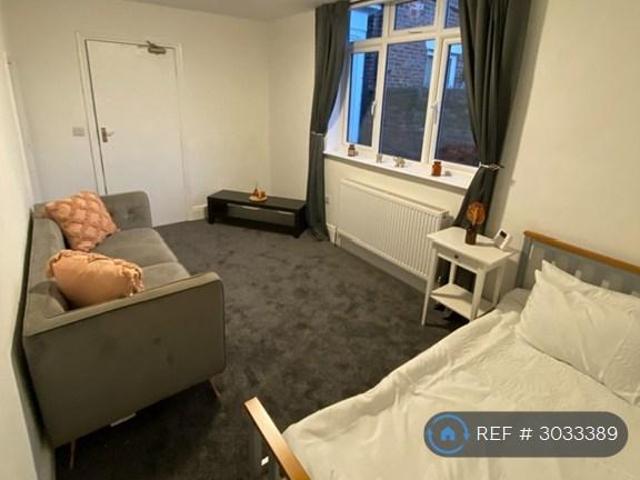 Argyle Square, Sunderland, SR2 Studio to rent £650 pcm £150 pw