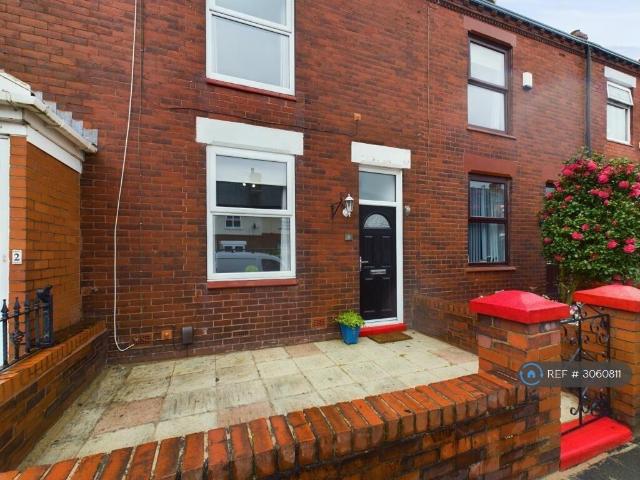 Argyle St, Manchester, M46 2 bed terraced house to rent £900 pcm £208 pw