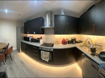 Glasgow, Glasgow and Clyde Valley - Equipped kitchen