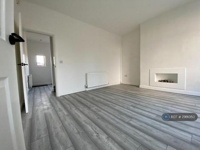 Argyle Street, Hindley, Wigan, WN2 3 bed terraced house to rent £850 pcm £196 pw