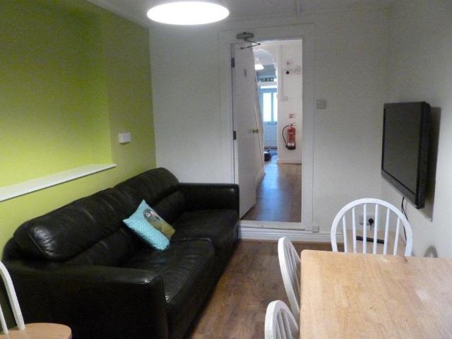 Argyle Street, Sandfields, Swansea 4 bed house to rent £1,440 pcm £332 pw