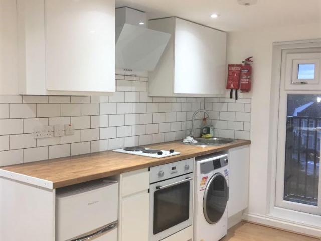 Argyle Road, Ilford IG1 1 bed apartment to rent £1,100 pcm £254 pw