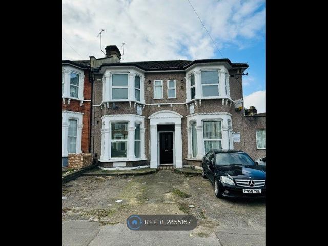 Argyle Road, Ilford IG1, 2 bed flat to rent, £1,750 pcm | PrimeLocation