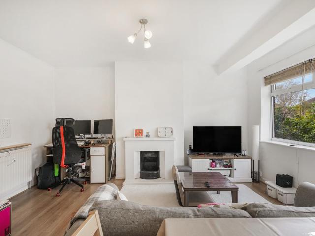 Argyle Road, London W13 2 bed flat to rent £2,000 pcm £462 pw