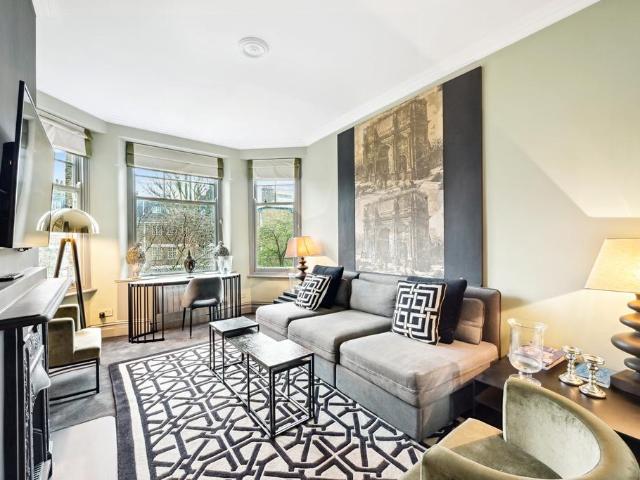 Argyll Mansions, 303 323 Kings Road. 1 bed flat to rent £2,850 pcm £658 pw