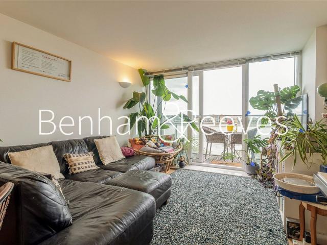 Argyll Road, London SE18, 2 bed flat to rent, £2,200 pcm | PrimeLocation