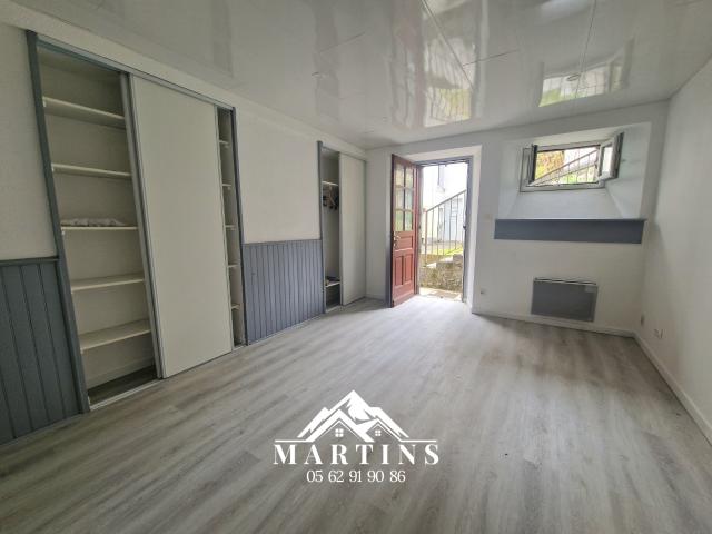 ARGELES GAZOST Centre ville Studio de 20m2 + cave + parking