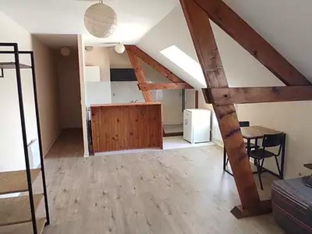 Argenton sur Creuse 36200 Location appartement 1 pièce t1 au dernier étage