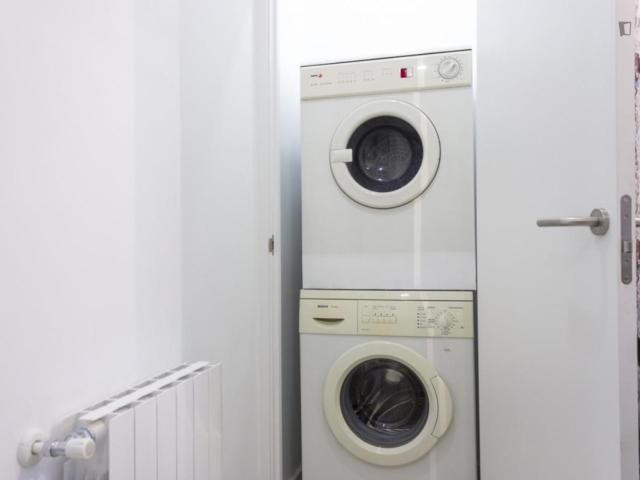 ARH14 R2 Delightful double bedroom near the Fontana metro