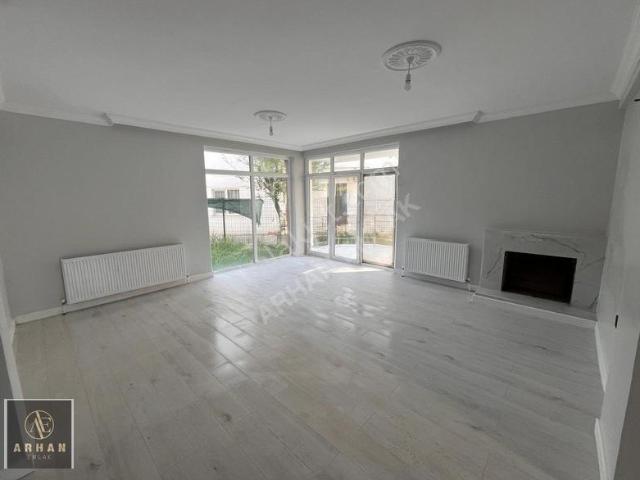 Arhan Emlak'tan Satılık Yenilenmiş Deniz Manzaralı Triblex Villa