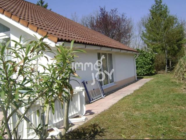 ARIEGE. DAUMAZAN SUR ARIZE. PARC VACANCES CHATEAU CAZALÈRES. VILLA TOUT CONFORT SUR TERRAIN de 455m2
