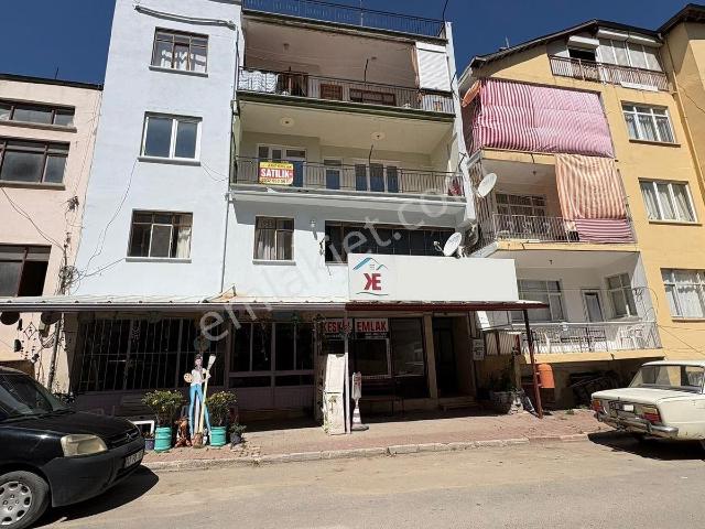 Arif Emlaktan Satılık Çarşı Merkezinde 3+1 Doğalgazlı Daire
