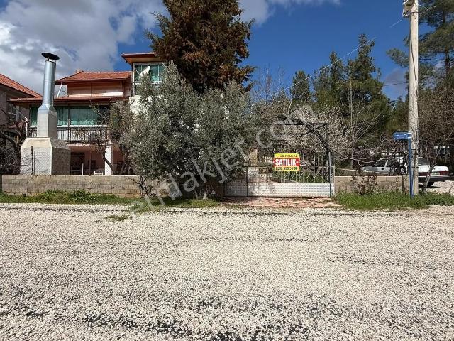 Arif Emlaktan Satılık Muhteşem Manzaralı Villa