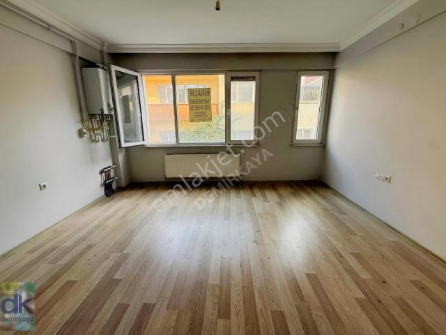 Arifiye Mahallesi Dershaneler Sokağında 1+1 Kiralık