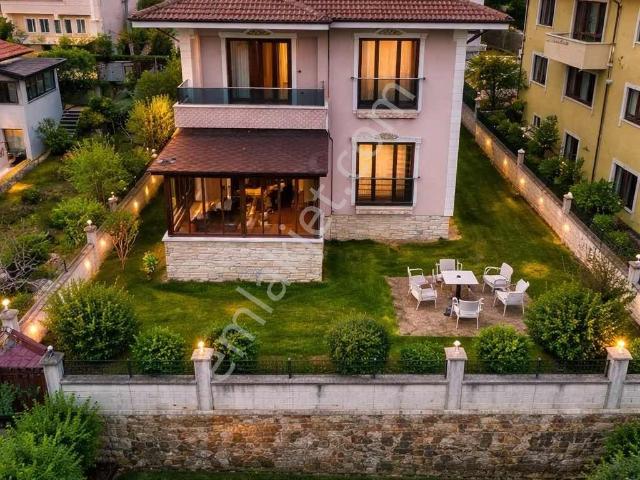 Arifiye Cumhuriyet Mah. 5+1 Bahçeli, Teraslı Müstakil Villa