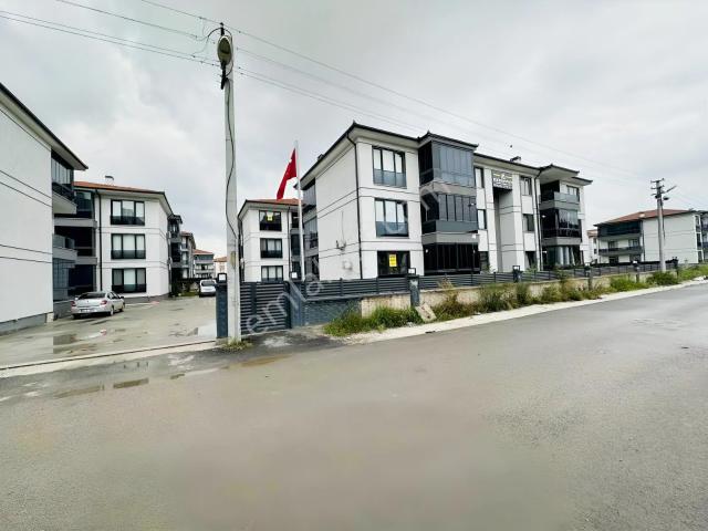 Arifiye Fatih Mah Site İçinde Geniş 3 + 1 Mutfak Ayrı Sıfır Satılık Daire
