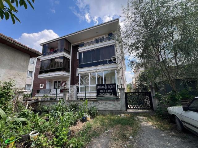 Arifiye Hanlı Merkezde Geniş Satılık 2+1 Daire !
