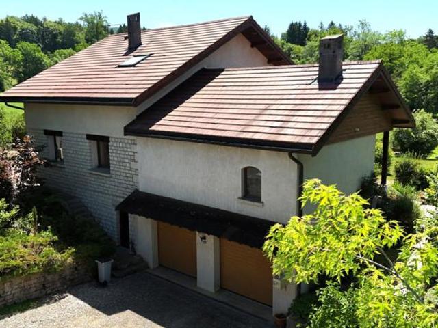 Arinthod ? Spacieuse maison familiale sur plus de 3 500 m² de terrain