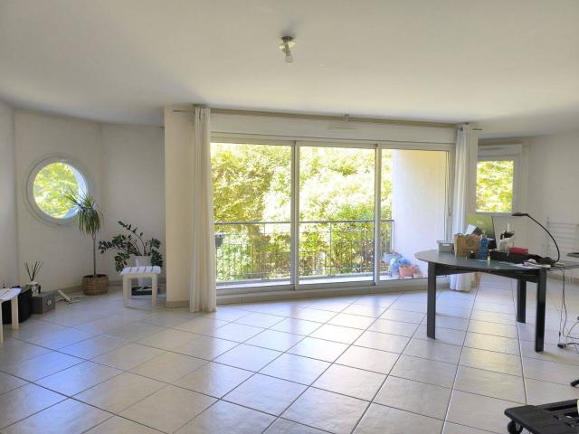 ARISTIDE BRIAND T4 AVEC BALCON ET PARKING