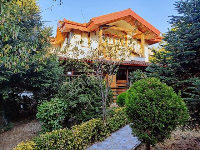 Arkun Gayrimenkul'den Kartepe Derbent'te Satılık Lüks Villa