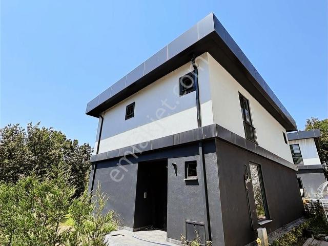 Arkun Gayrimenkul'den Merkezi Konumda Satılık Lüks Villa