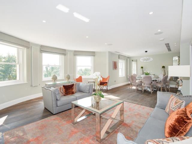 Arkwright Road, Hampstead, NW3 4 bed flat to rent £13,433 pcm £3,100 pw