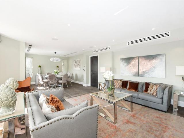 Arkwright Road, London, NW3 4 bed penthouse to rent £13,433 pcm £3,100 pw