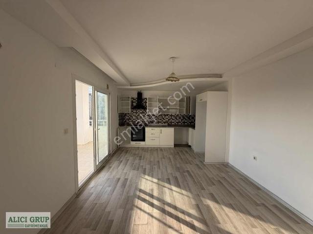 Çarkıpare'de Okul Yanı Havuzlu Sitede Kombili 3+1 Kiralık Daire