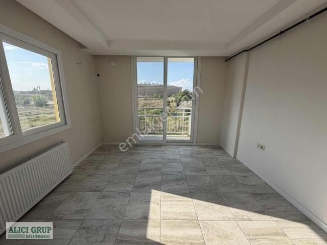 Çarkıpare'de Hasarsız Okula Yakın Kombili 3+1 Kiralık Daire