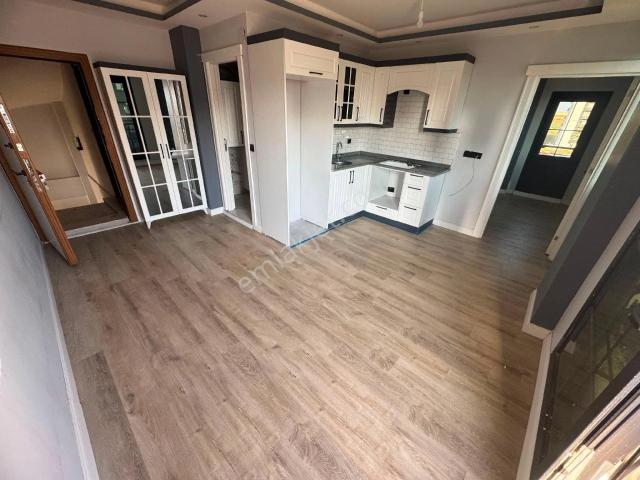 Çarkı Parede İki Katlı Yatay Mimari Kiralık 1+1