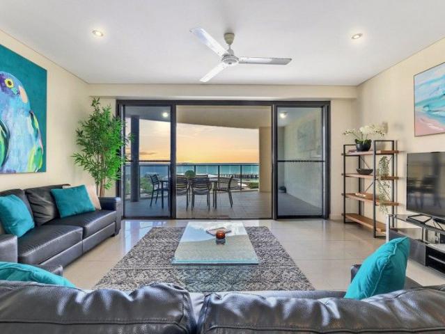 Arkaba on the Esplanade Enjoy Sweeping Waterfront Views
