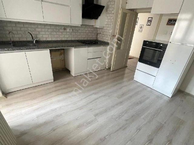 Arkadaş Emlaktan Ata Caddesinde 3+1 Kiralık Daire