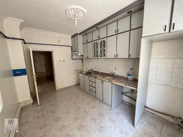 Arkadaş Emlaktan Bahçelievler Belediye Bloklarında Kiralık Daire