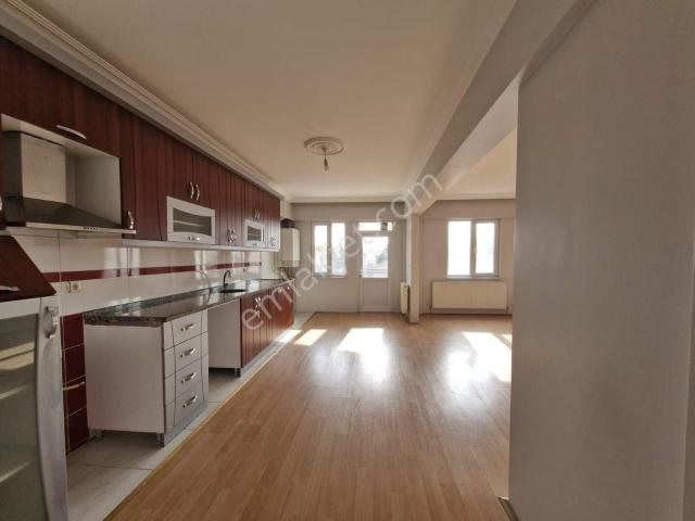 Arkadaş Emlaktan Gülabibay Mah. Cengiz Topel Cad. 3+1 Satılık Daire