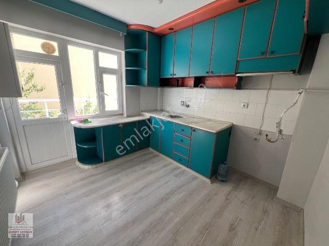 Arkadaş Emlaktan Mahsuni Şerif Parkı Çevresinde 3+1 Kiralık Daire