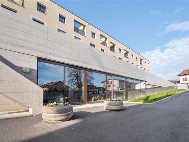 Arkade von 212 m2 im Zentrum von Satigny