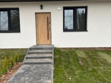 Nowoczesne mieszkanie z tarasem i ogródkiem w Żarkach