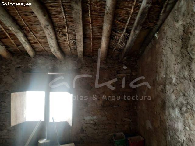 ARKIA INMOBILIARIA OFRECE CASA DE PUEBLO TOTALMENTE PARA REFORMAR en TORÁS