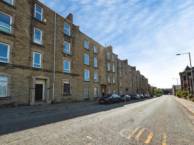 Arklay Street, Dundee, DD3 2 bed flat to rent £750 pcm £173 pw