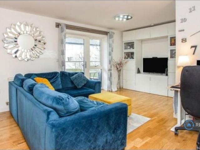 Arla Place, Ruislip, HA4 2 bed flat to rent £2,100 pcm £485 pw
