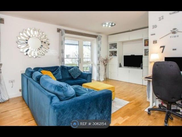 Arla Place, Ruislip HA4, 2 bed flat to rent, £2,100 pcm | PrimeLocation