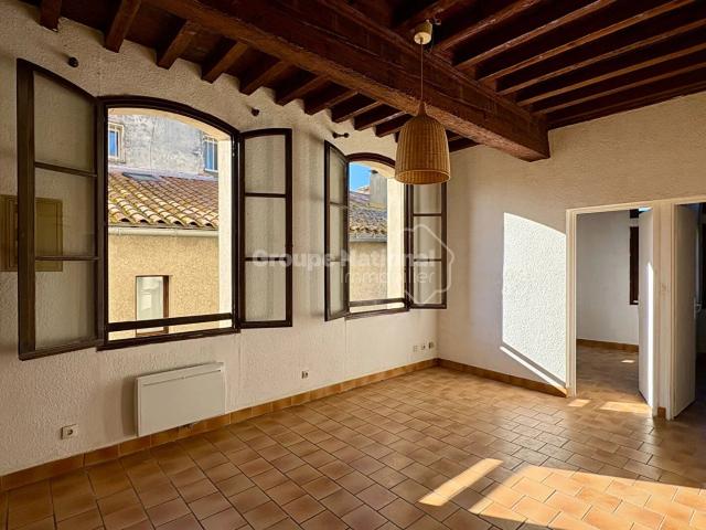 ARLES. Appartement T3 en hyper centre