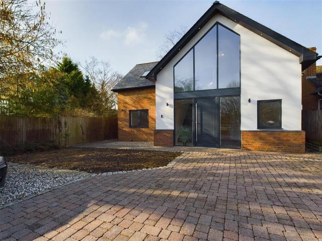 Arlesey Road, Hitchin SG5 4 bed house to rent £2,800 pcm £646 pw