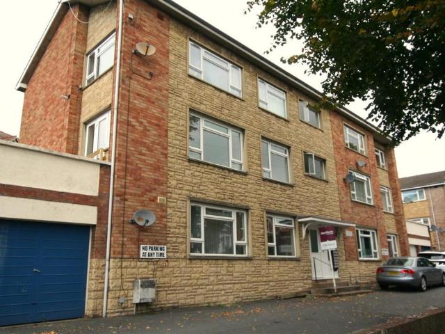 Arlington Court Droitwich Road Worcester 2 bed flat to rent £900 pcm £208 pw