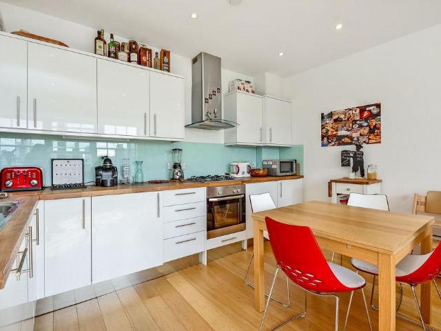 Arlington Avenue, Islington, N1 2 bed flat to rent £3,350 pcm £773 pw